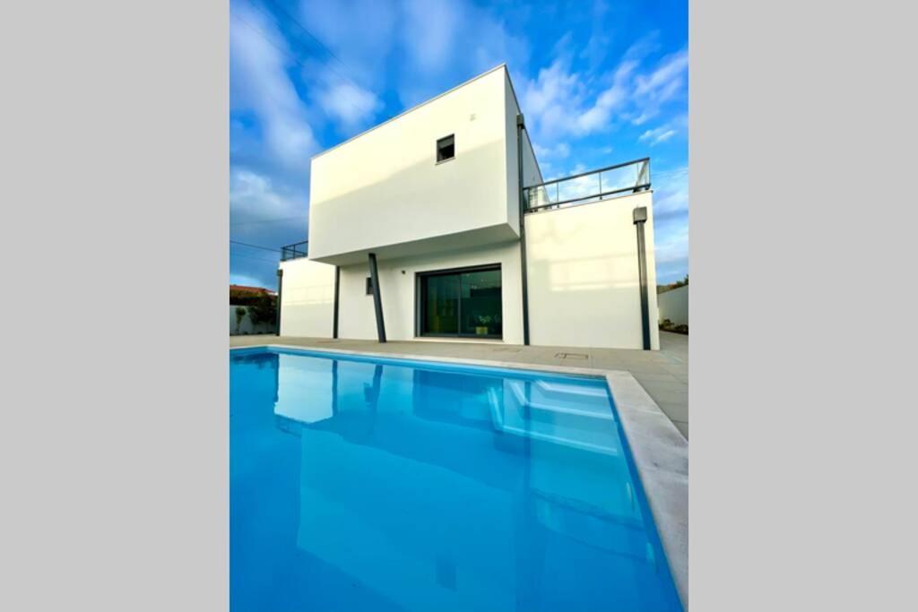 New And Modern 3 Bedroom Villa With Private Heated Pool Near Nazare Sao Martinho do Porto Exterior photo